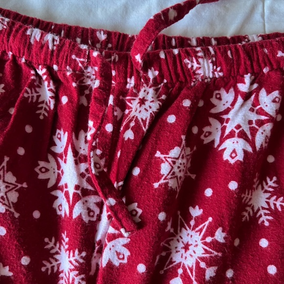 Festive Red Snowflake Women's Pajama Set Designer Flannel XL - Picture 6 of 6